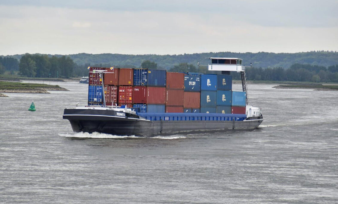 Containervervoer op de waal