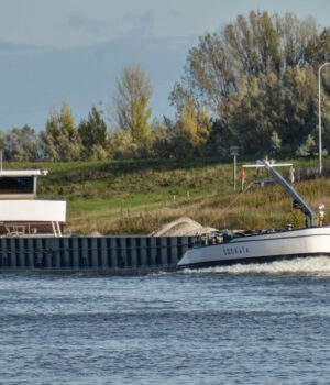 Scheepvaart op het Pannerdensch kanaal