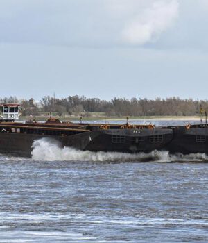 Duwboot op de waal.