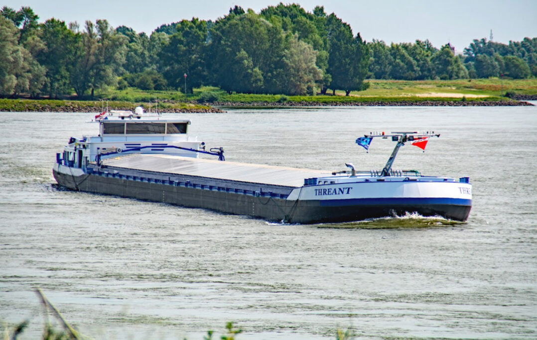 Scheepvaart op de Waal