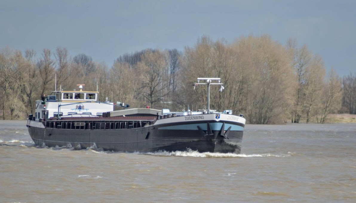 Scheepvaart op de Waal