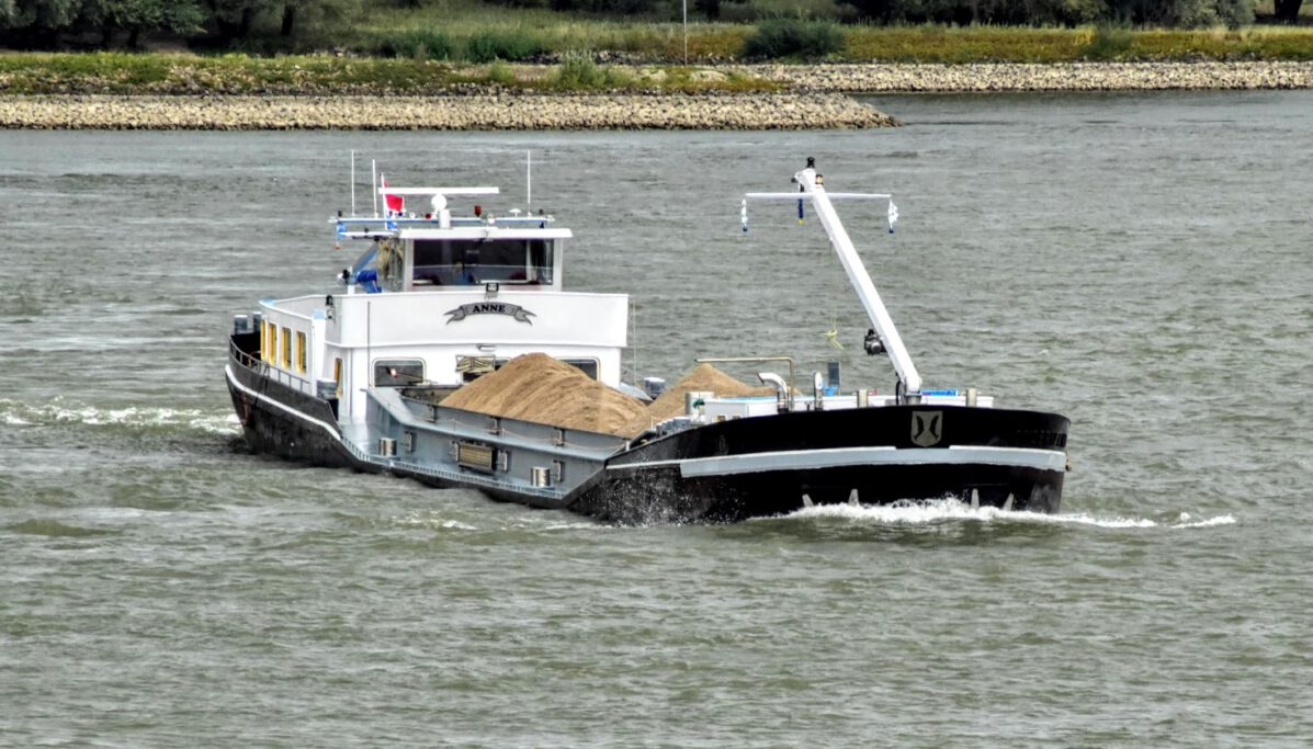 Scheepvaart op de Waal