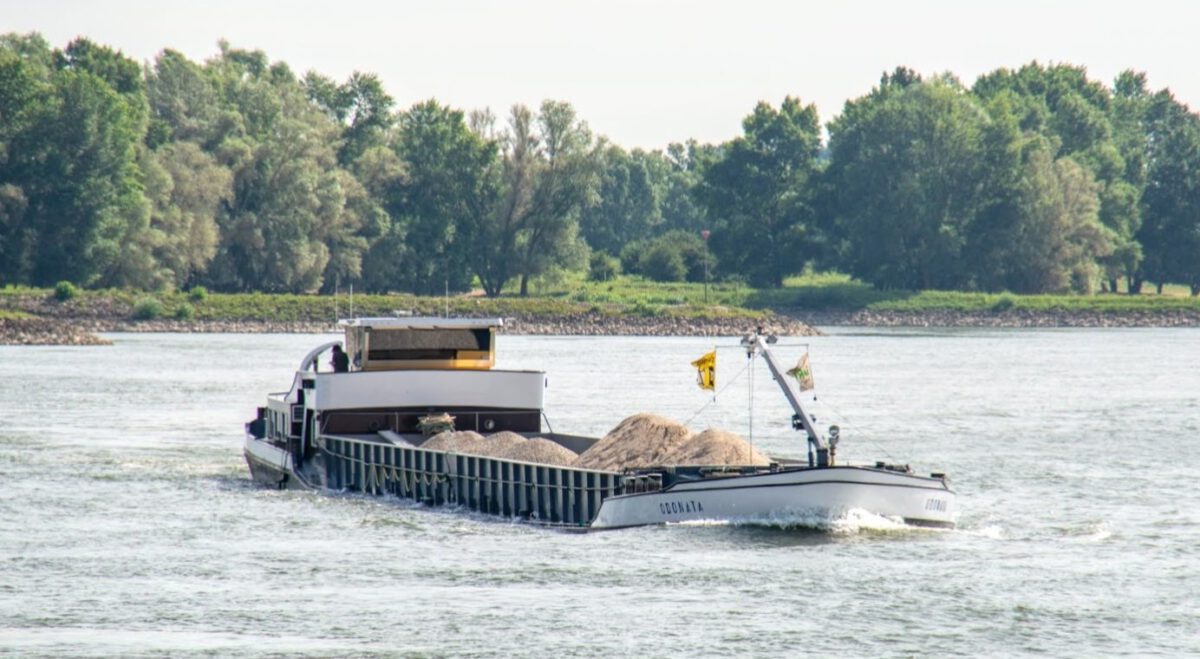 Scheepvaart op de Waal