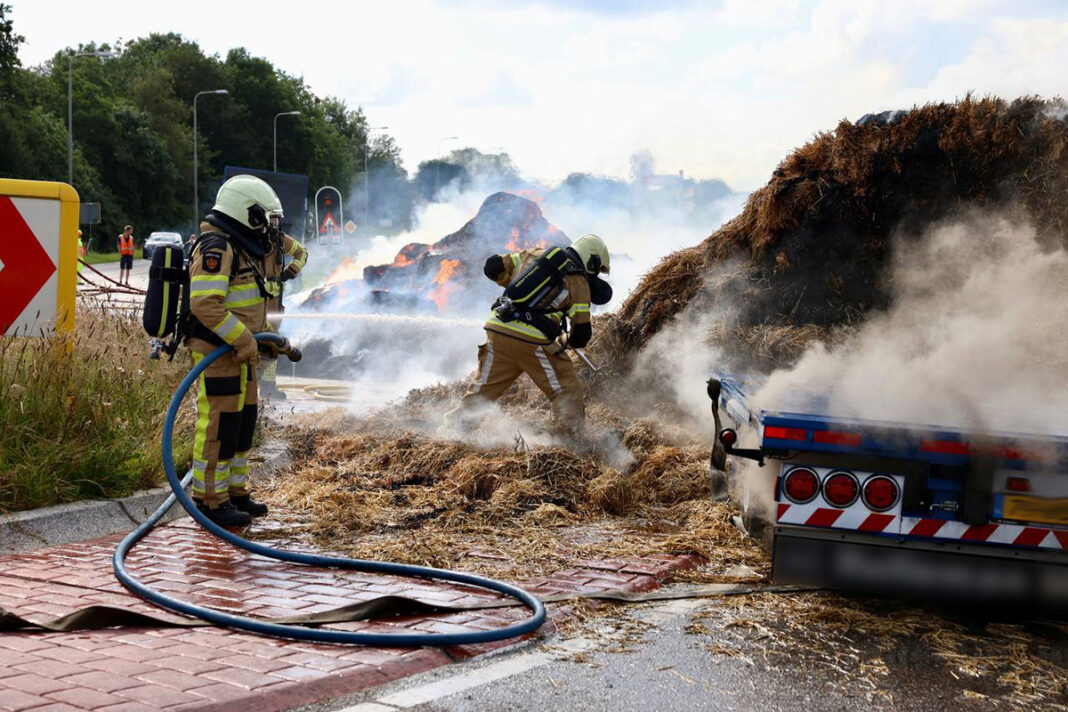 N331 hooibalen in brand