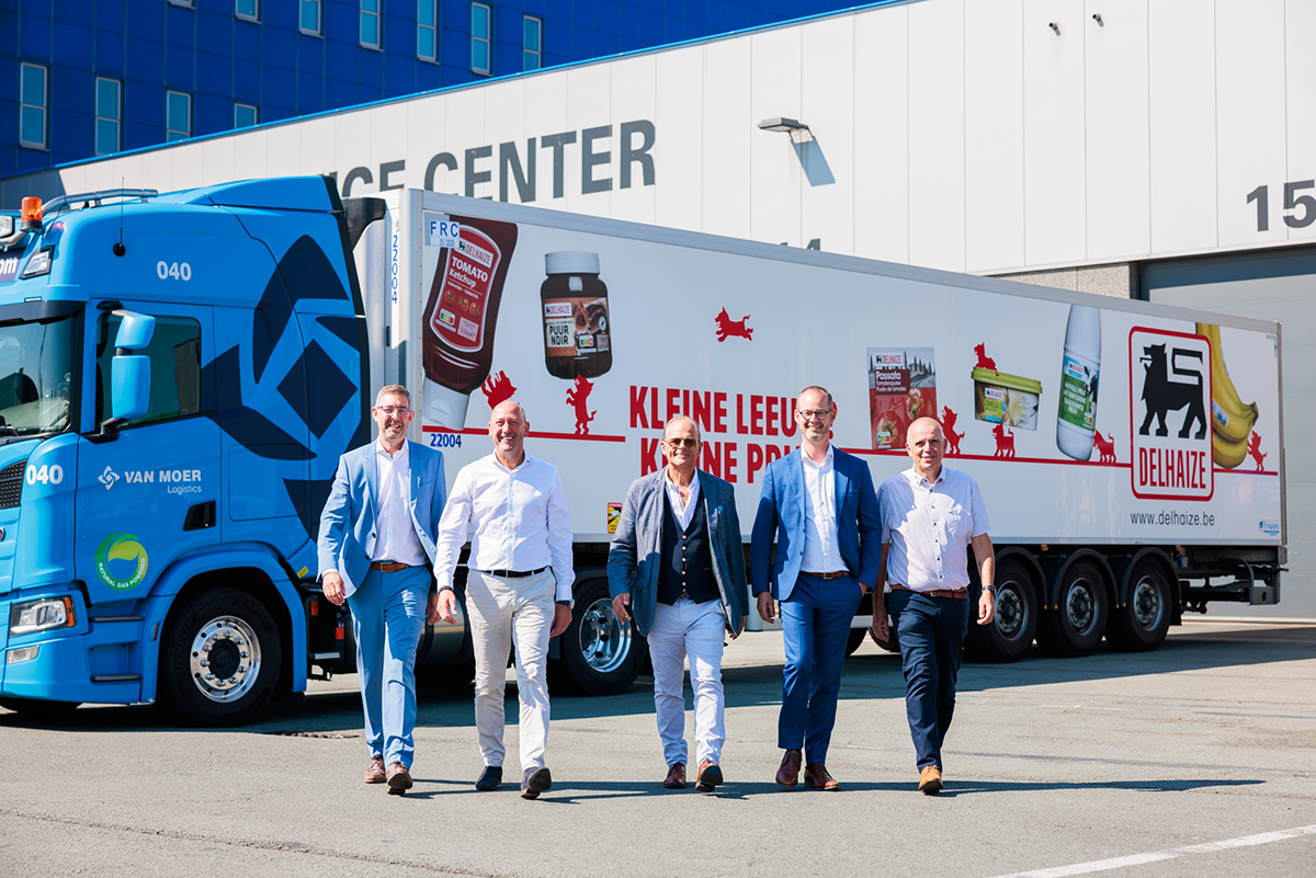 Delhaize and Van Moer Logistics extend transport contract