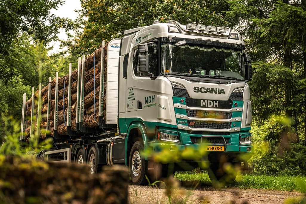 MDH Rondhout zet nieuwe Scania V8 bosbouwtrekker in | Transport Online