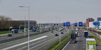 Verkeer A15 bij Rotterdam