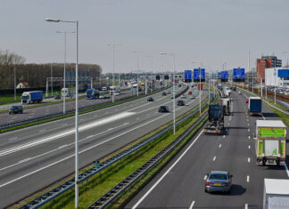 Verkeer A15 bij Rotterdam